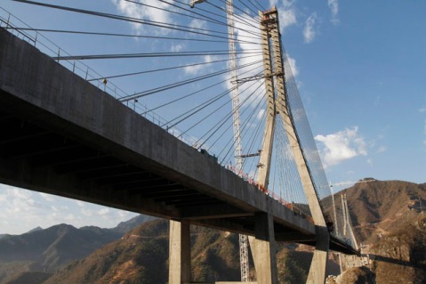 Maior Ponte Suspensa Do Mundo / China inaugura ponte mais suspensa do mundo - VIVA! - A ponte osmangazi, uma estrutura de comprimento 2.682 metros, é dita ser a quarta maior ponte suspensa do mundo e a segunda mais longa da europa.